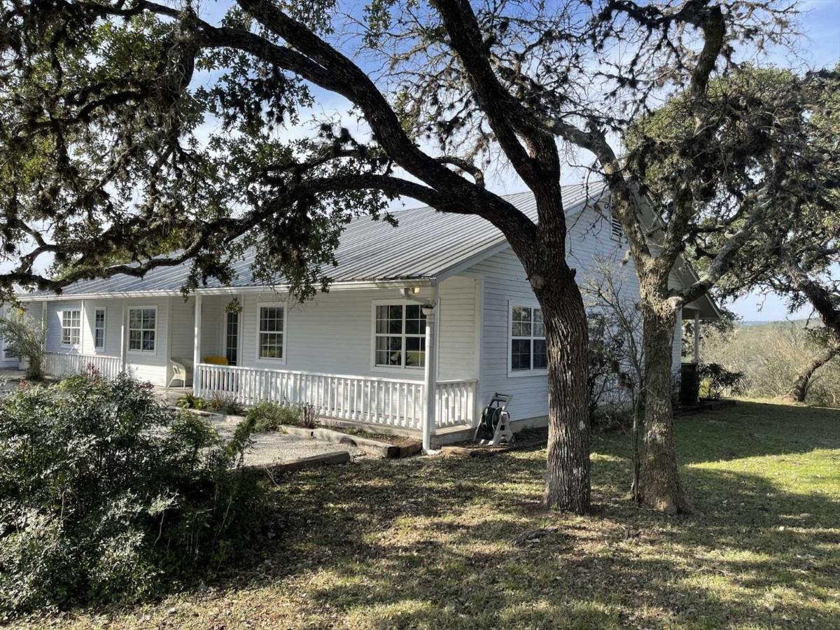 West 1077 Guest Ranch - Retreat Bed and Breakfast Tarpley Esterno foto