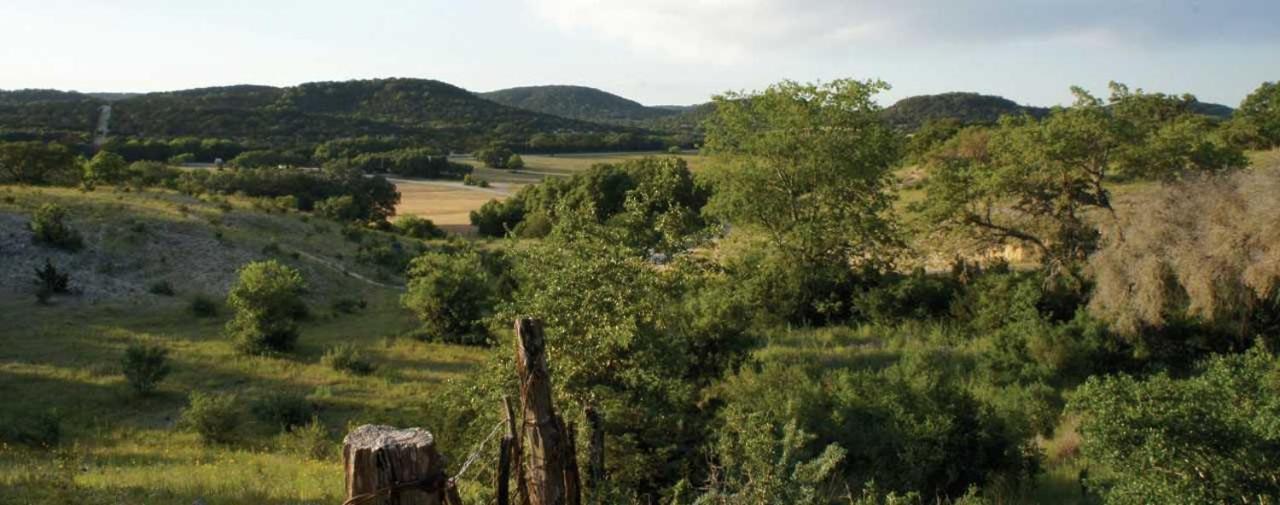 West 1077 Guest Ranch - Retreat Bed and Breakfast Tarpley Esterno foto