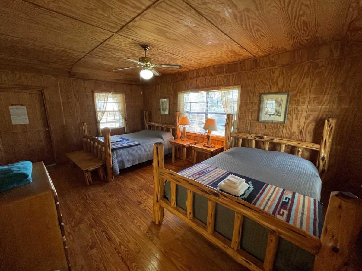 West 1077 Guest Ranch - Retreat Bed and Breakfast Tarpley Esterno foto