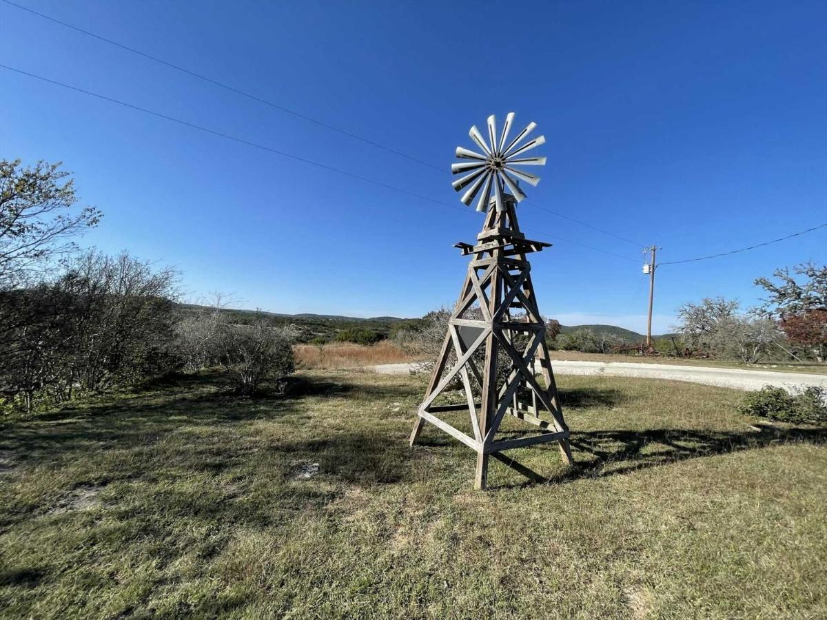 West 1077 Guest Ranch - Retreat Bed and Breakfast Tarpley Esterno foto