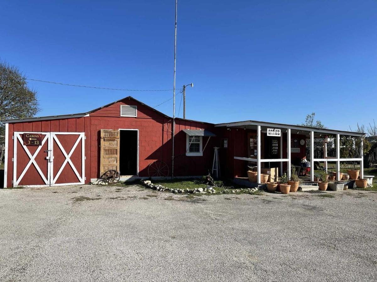 West 1077 Guest Ranch - Retreat Bed and Breakfast Tarpley Esterno foto