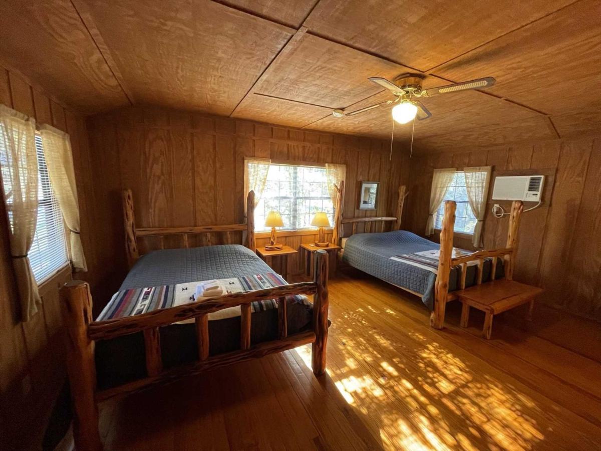 West 1077 Guest Ranch - Retreat Bed and Breakfast Tarpley Esterno foto