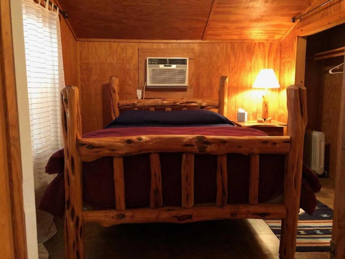 West 1077 Guest Ranch - Retreat Bed and Breakfast Tarpley Esterno foto