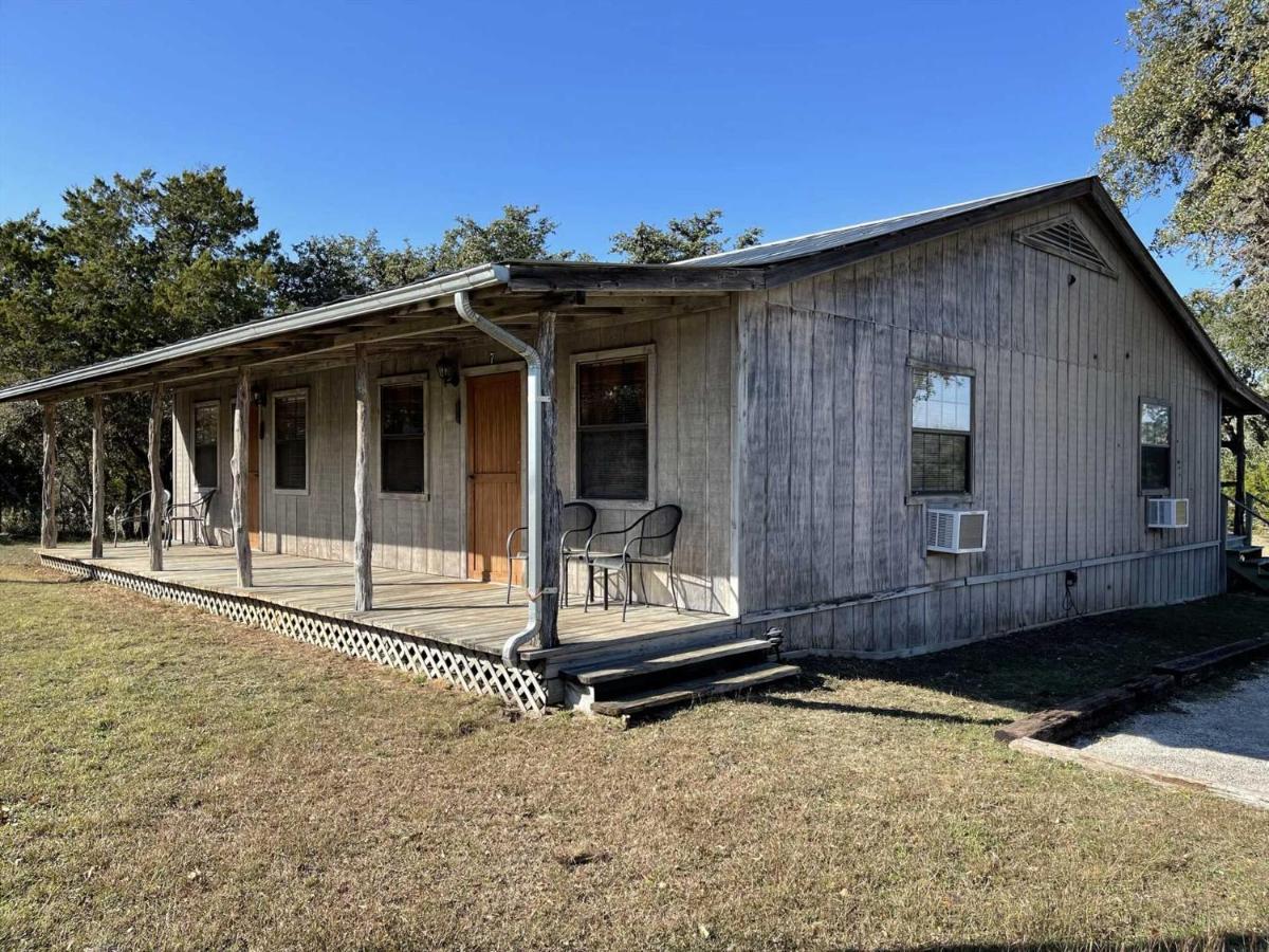 West 1077 Guest Ranch - Retreat Bed and Breakfast Tarpley Esterno foto