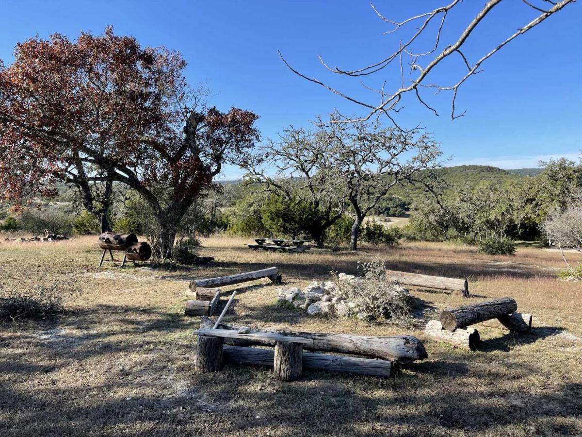 West 1077 Guest Ranch - Retreat Bed and Breakfast Tarpley Esterno foto