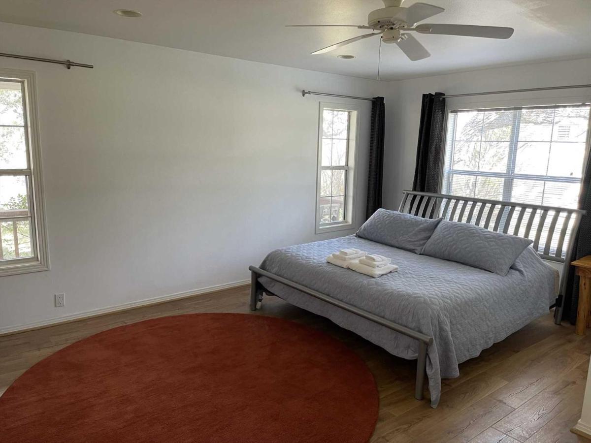 West 1077 Guest Ranch - Retreat Bed and Breakfast Tarpley Esterno foto