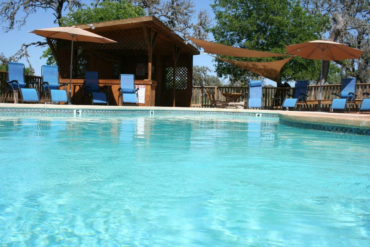 West 1077 Guest Ranch - Retreat Bed and Breakfast Tarpley Esterno foto